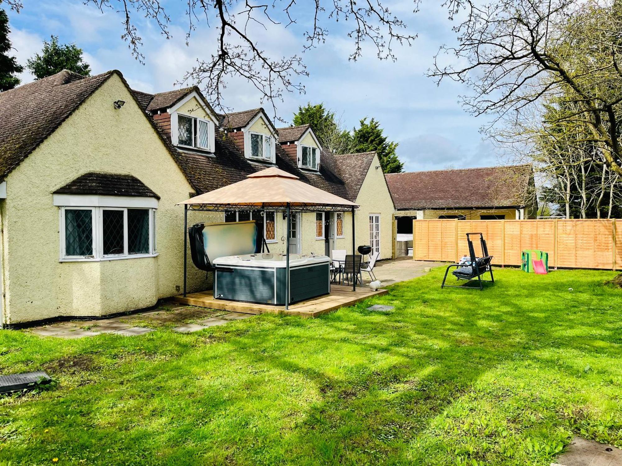 Rural Lodge Stay In Windsor! Hot Tub! Sleeps 20 Bray Dış mekan fotoğraf
