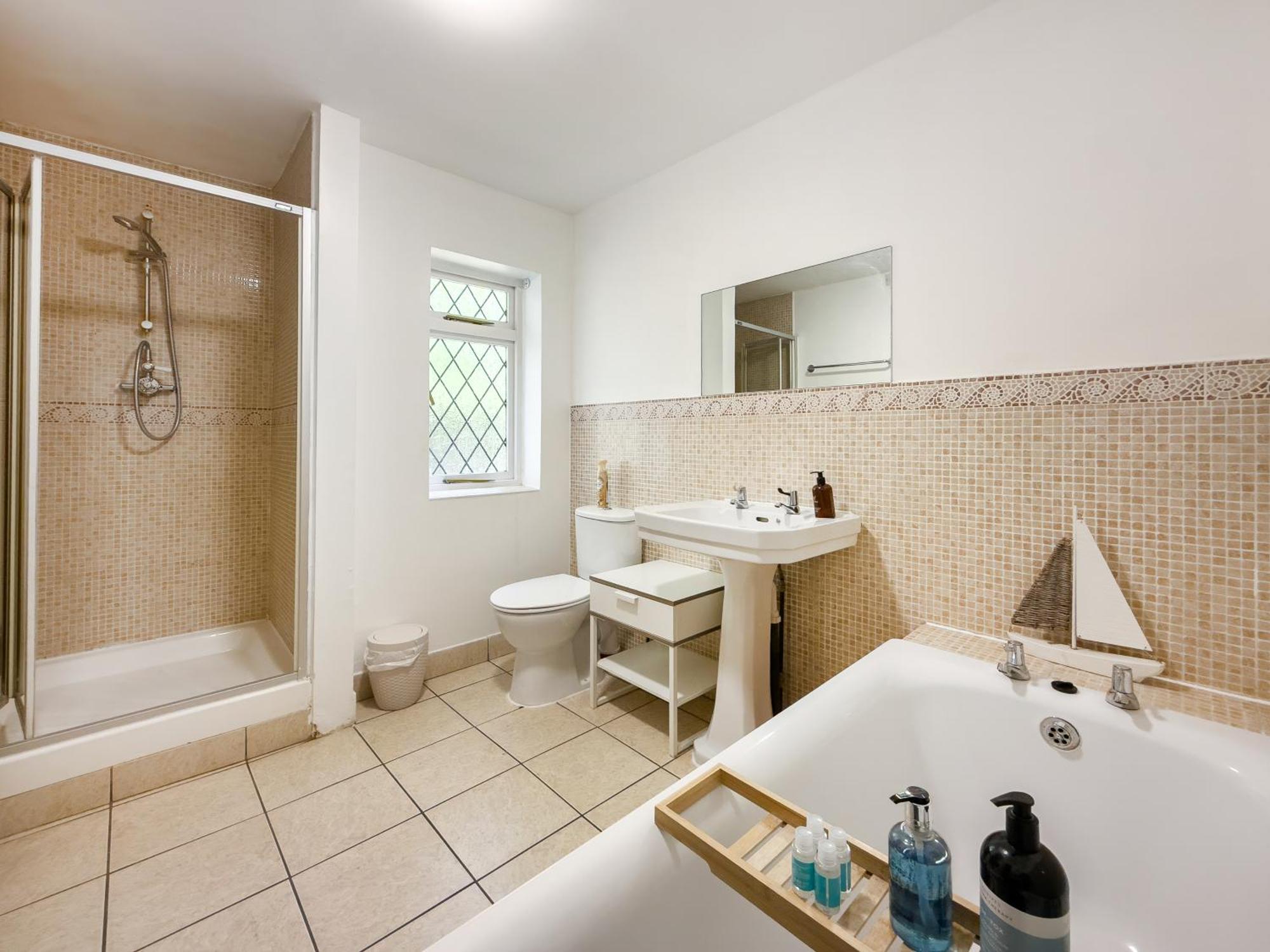 Rural Lodge Stay In Windsor! Hot Tub! Sleeps 20 Bray Dış mekan fotoğraf