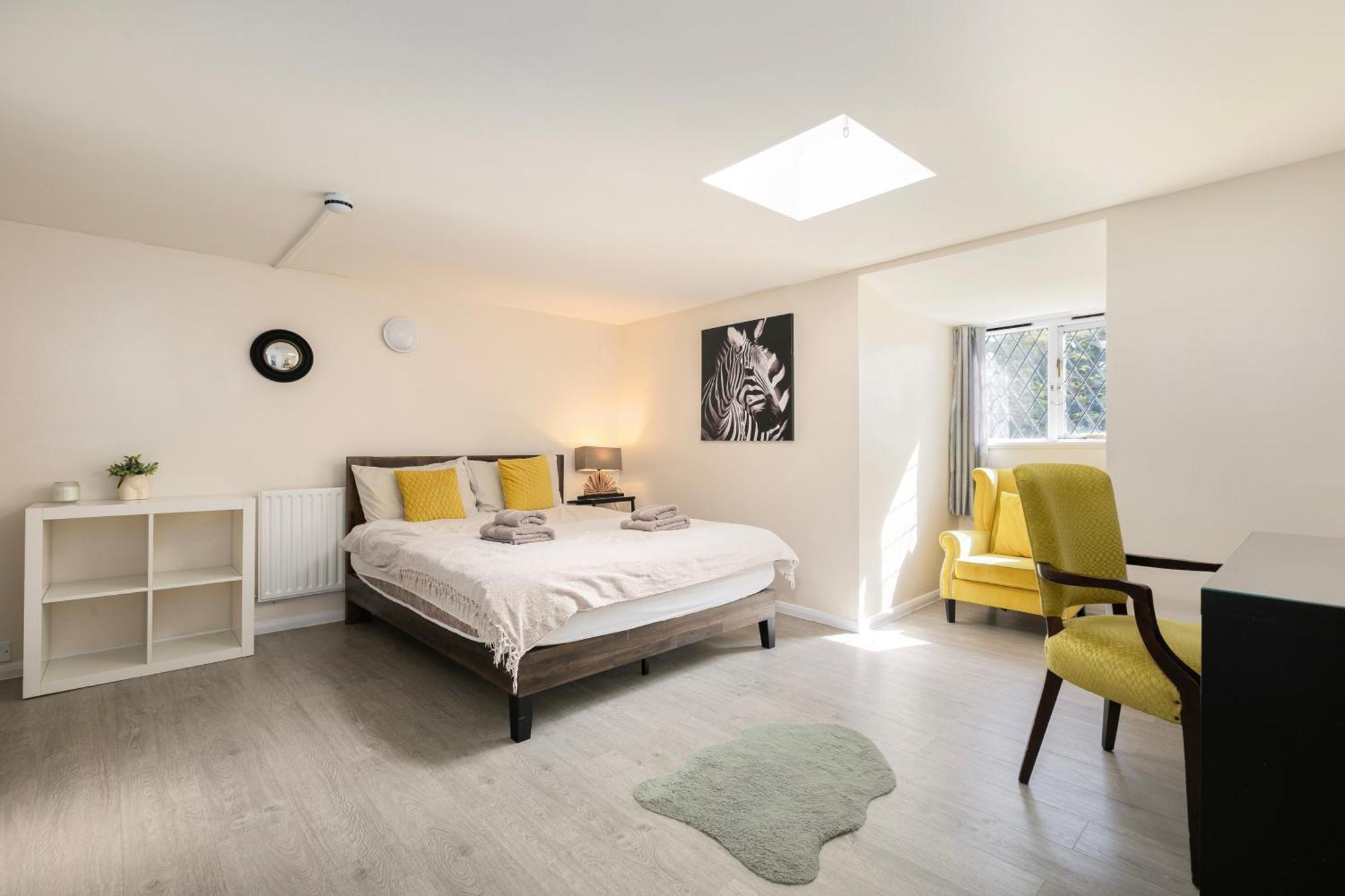 Rural Lodge Stay In Windsor! Hot Tub! Sleeps 20 Bray Dış mekan fotoğraf