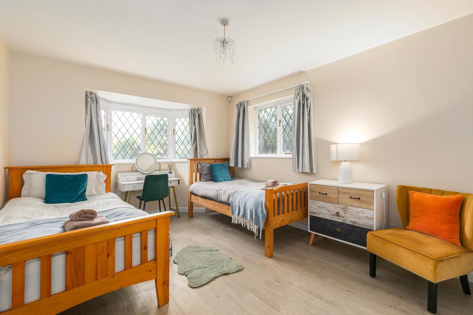 Rural Lodge Stay In Windsor! Hot Tub! Sleeps 20 Bray Dış mekan fotoğraf
