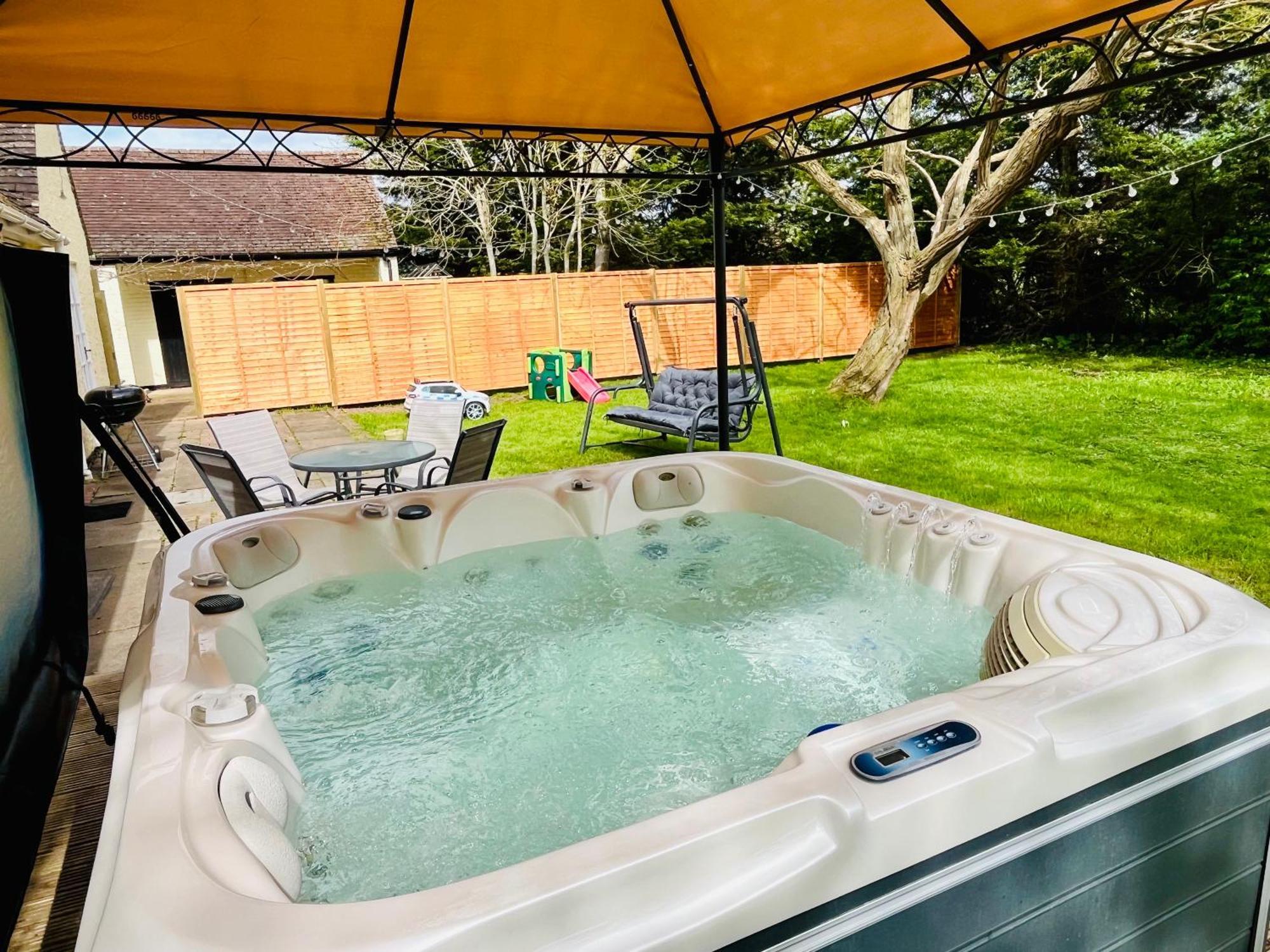 Rural Lodge Stay In Windsor! Hot Tub! Sleeps 20 Bray Dış mekan fotoğraf