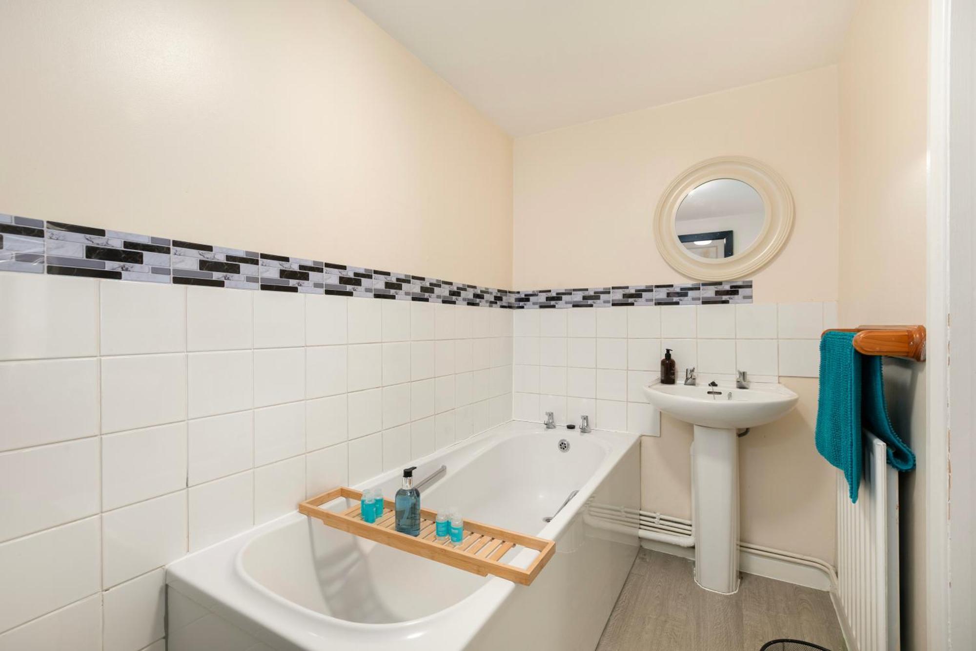 Rural Lodge Stay In Windsor! Hot Tub! Sleeps 20 Bray Dış mekan fotoğraf