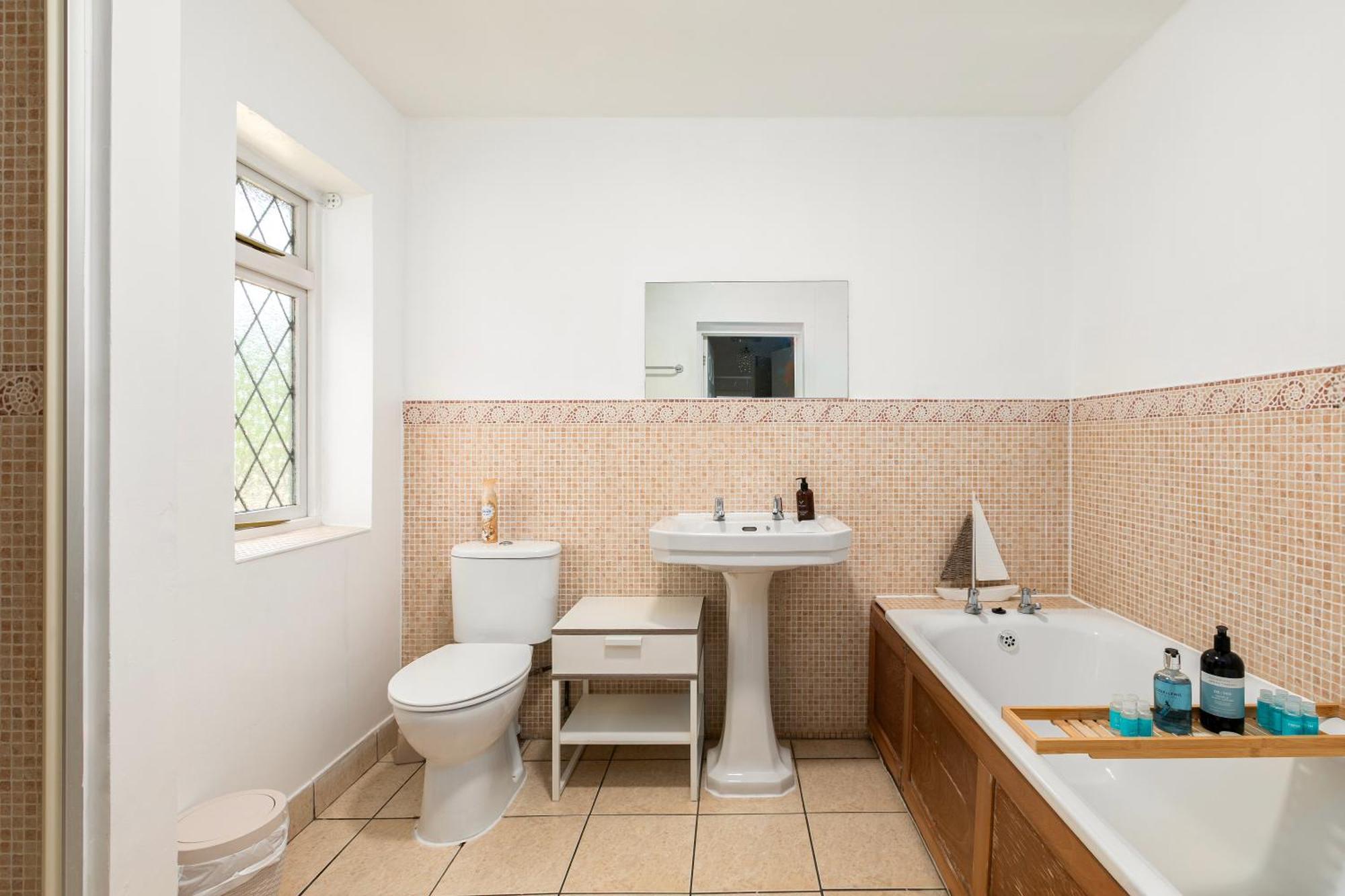 Rural Lodge Stay In Windsor! Hot Tub! Sleeps 20 Bray Dış mekan fotoğraf