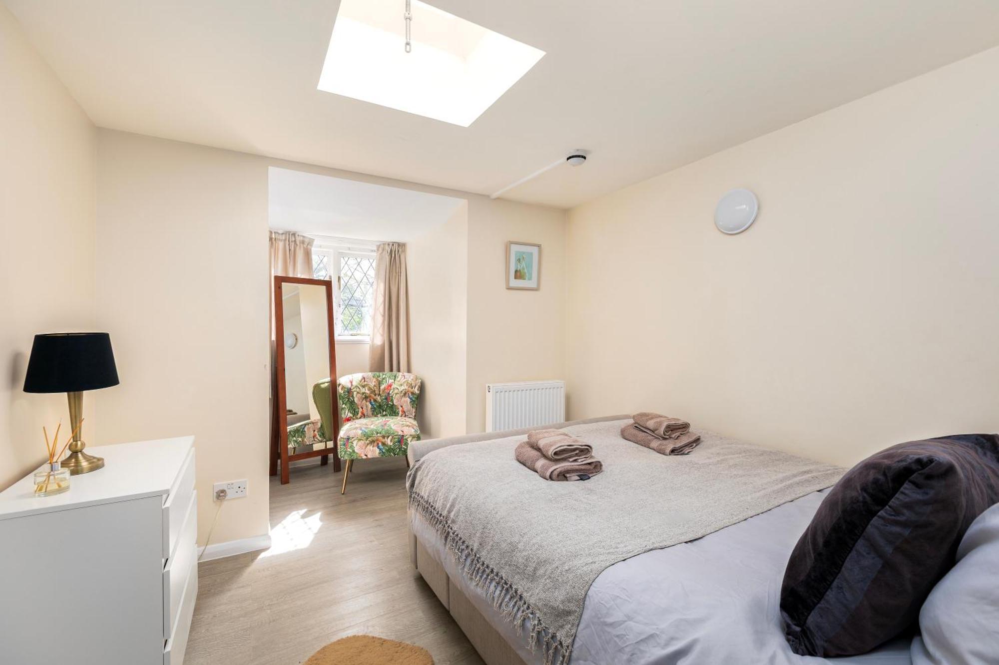 Rural Lodge Stay In Windsor! Hot Tub! Sleeps 20 Bray Dış mekan fotoğraf