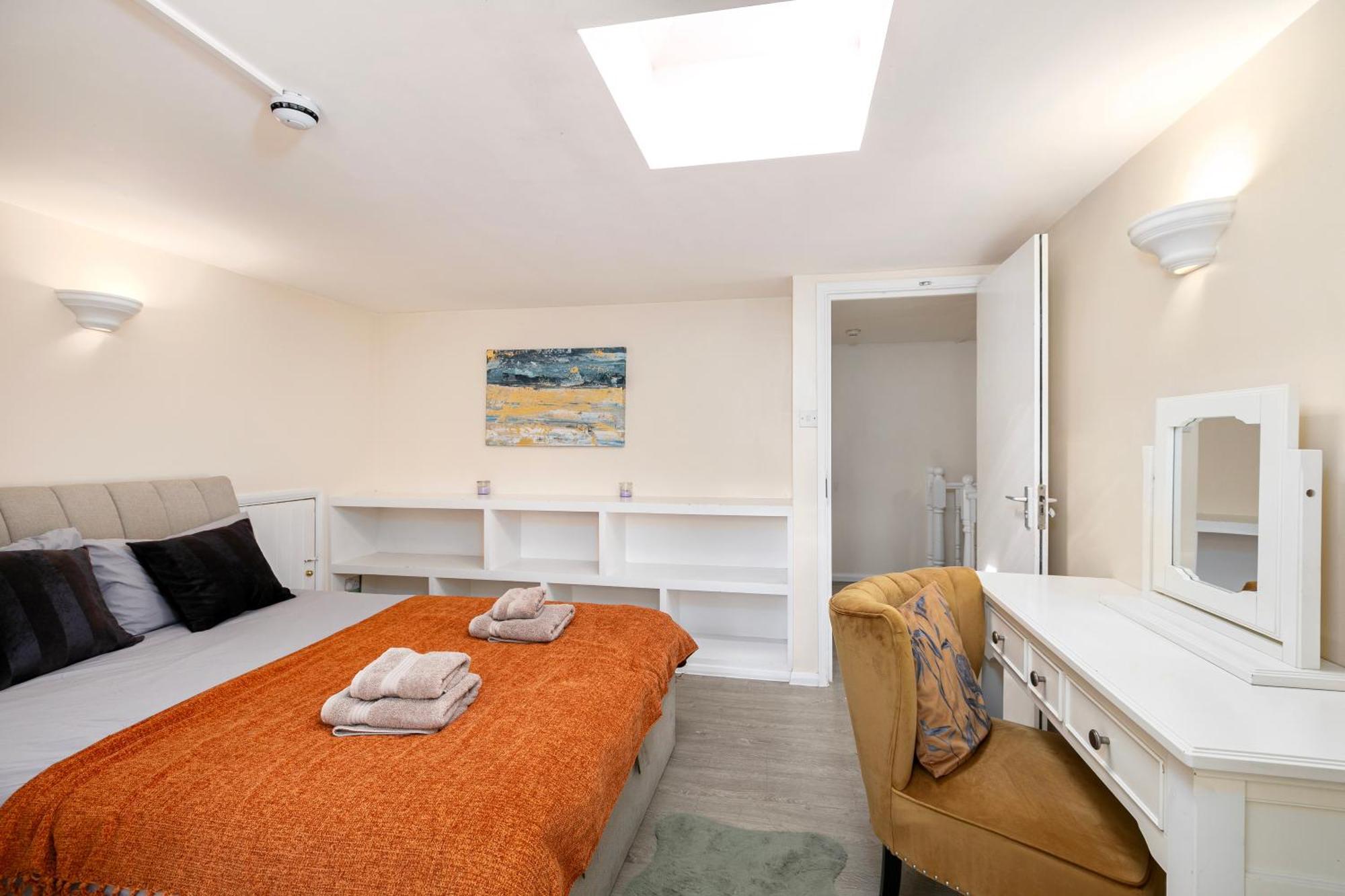 Rural Lodge Stay In Windsor! Hot Tub! Sleeps 20 Bray Dış mekan fotoğraf