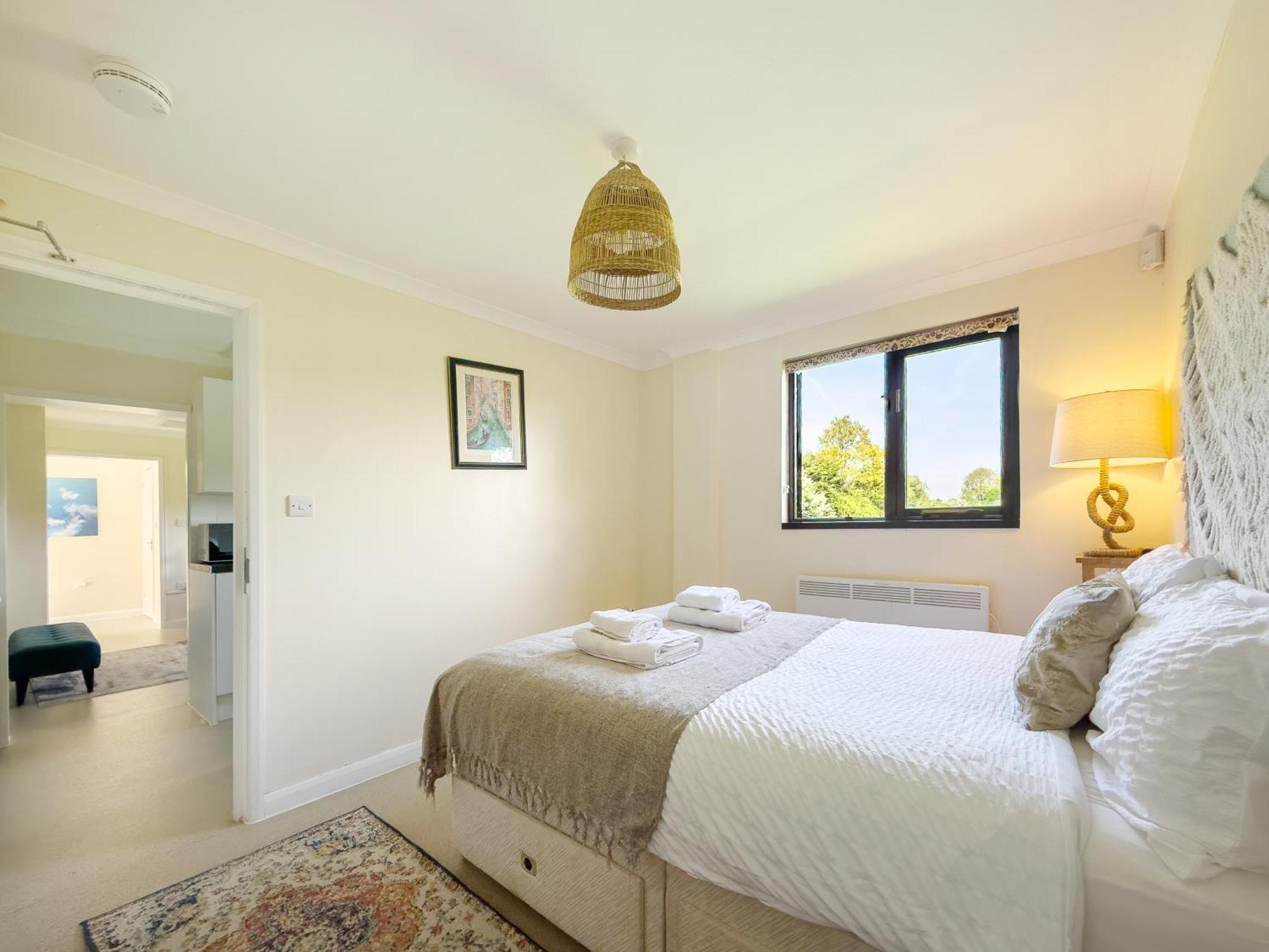 Rural Lodge Stay In Windsor! Hot Tub! Sleeps 20 Bray Dış mekan fotoğraf