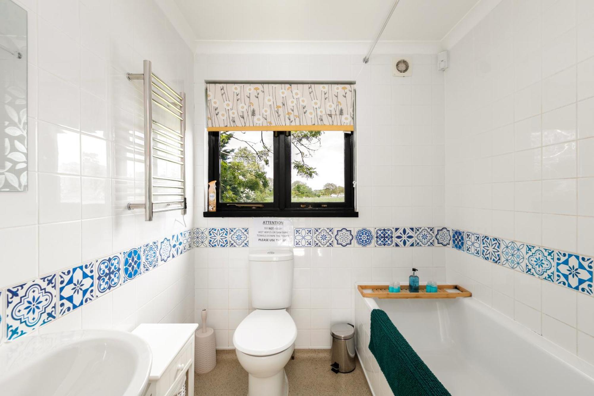 Rural Lodge Stay In Windsor! Hot Tub! Sleeps 20 Bray Dış mekan fotoğraf